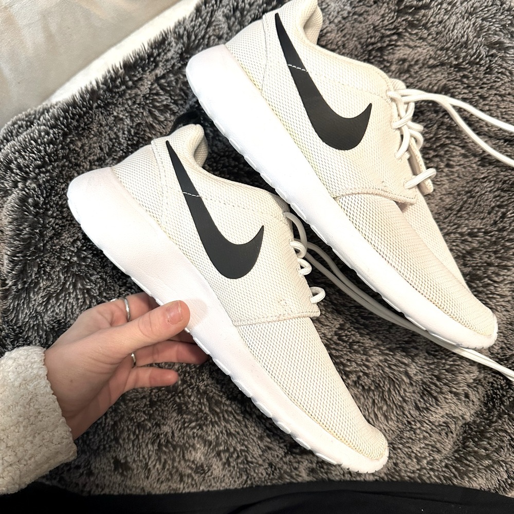 Woman’s Nike Roshes